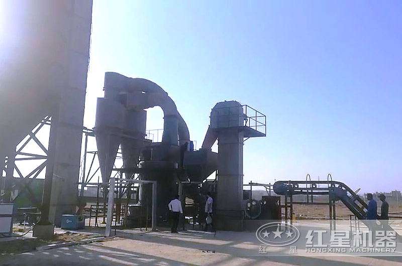 戶外磨粉機(jī)生產(chǎn)線作業(yè) 戶外磨粉機(jī)生產(chǎn)線作業(yè)