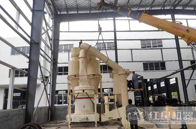 給磨粉機(jī)生產(chǎn)線設(shè)備搭建防雨棚既防雨也防塵 給磨粉機(jī)生產(chǎn)線設(shè)備搭建防雨棚既防雨也防塵