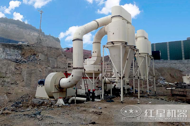 磨粉機(jī)現(xiàn)場(chǎng) 磨粉機(jī)現(xiàn)場(chǎng)