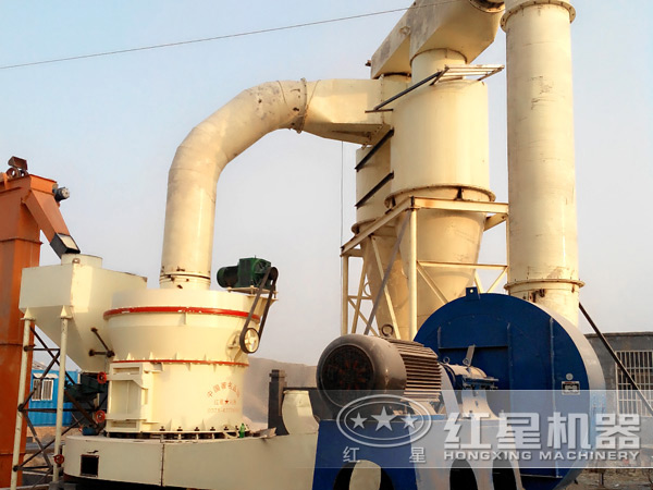 磨粉機(jī)工作現(xiàn)場圖