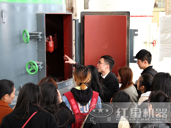 觀察雷蒙磨粉機內部結構