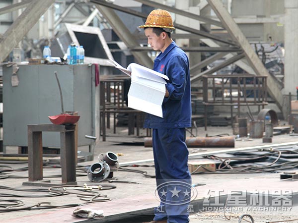 青石反擊式破碎機(jī)車間工藝展示