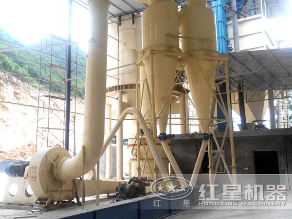 800目的炭黑超細(xì)磨粉現(xiàn)場(chǎng)圖