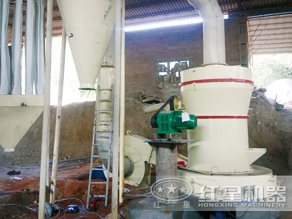 螢石磨粉現(xiàn)場(chǎng)圖