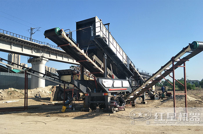 移動(dòng)石子生產(chǎn)線作業(yè)現(xiàn)場(chǎng)