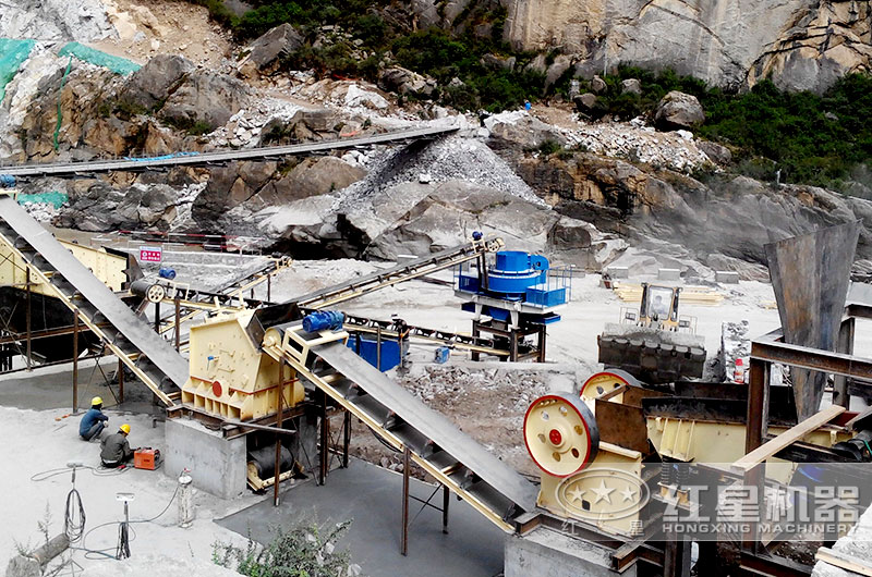 小型沙子粉碎機現(xiàn)場