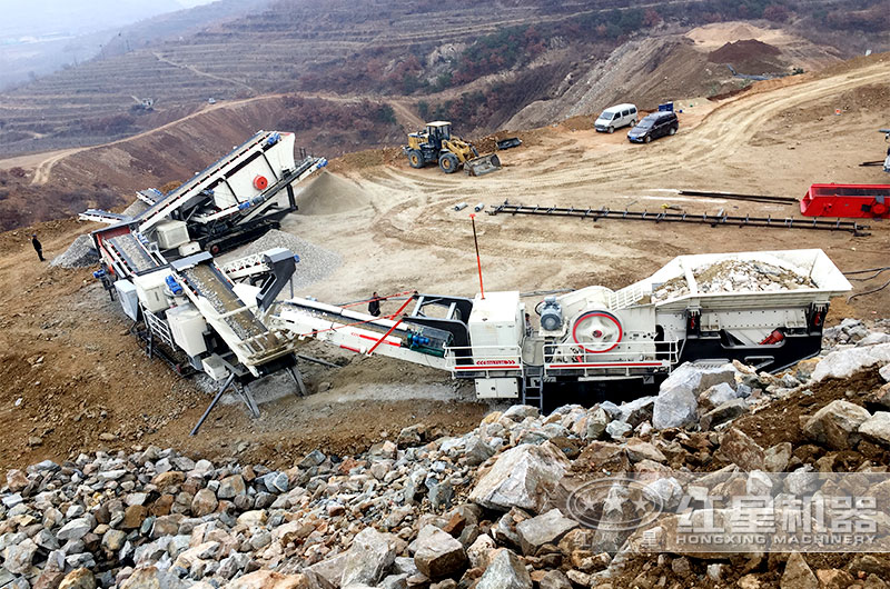 履帶移動(dòng)式破碎機(jī)用戶現(xiàn)場(chǎng)