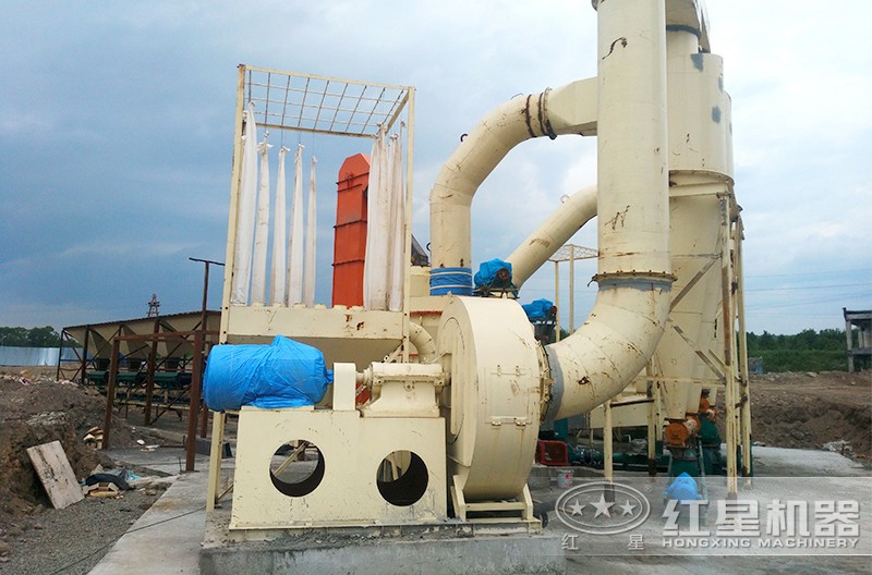 4r雷蒙磨粉機(jī)作業(yè)現(xiàn)場