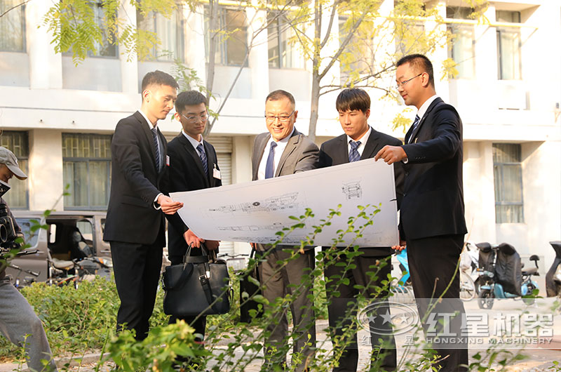 紅星技術(shù)人員為用戶設(shè)計(jì)方案