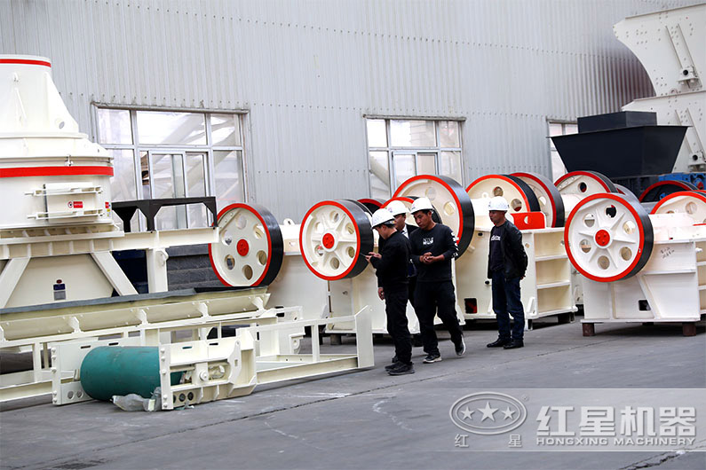 用戶(hù)參觀紅星卾式破碎機(jī)