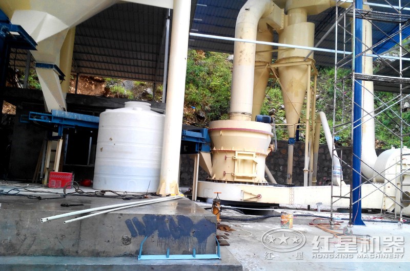 碳化硅磨粉機生產(chǎn)現(xiàn)場