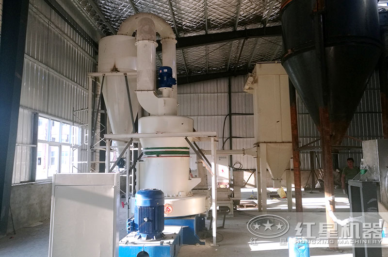 鋁礬土雷蒙粉磨現(xiàn)場(chǎng)