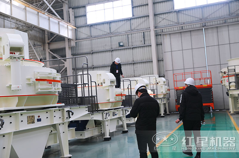 客戶參觀紅星制砂機(jī)車間