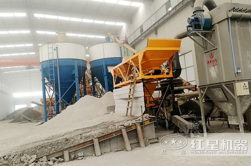 雷蒙磨粉機(jī)作業(yè)現(xiàn)場(chǎng)